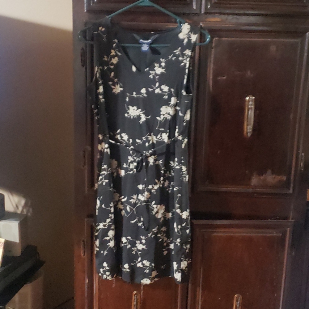 The limited v neck form fitting summer dress